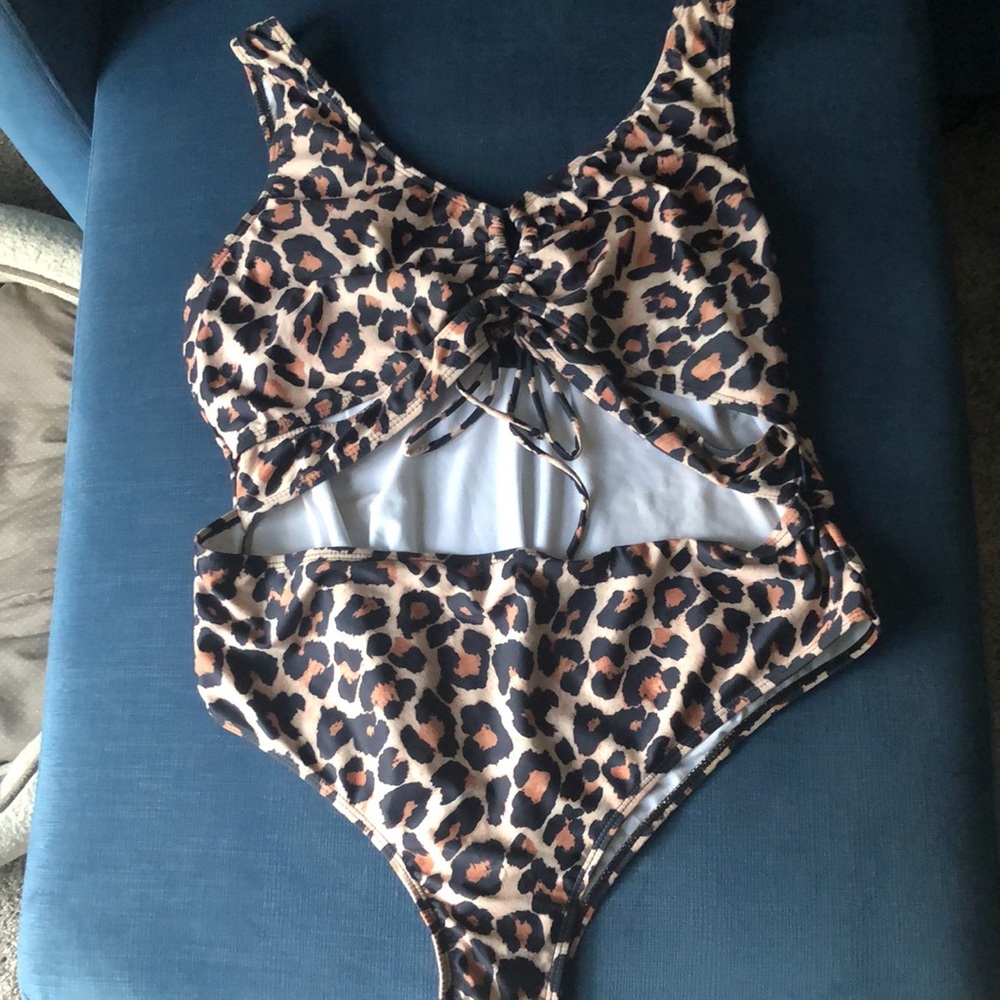 Stylish Leopard swimsuit for a curve diva at the beach, bring them to the yard